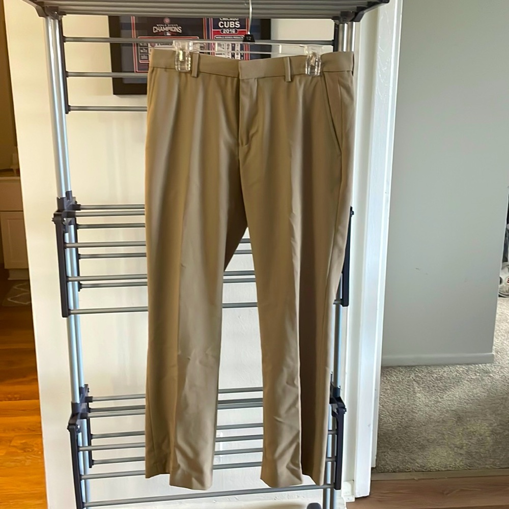 Khaki Men’s Dress Pants. 32x30. Retail $75. Great Condition